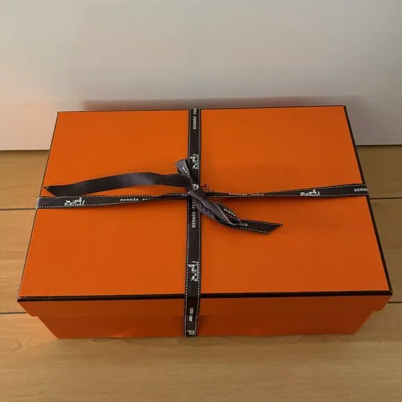 Hermes empty shoe box with ribbon - Picture 1 of 10